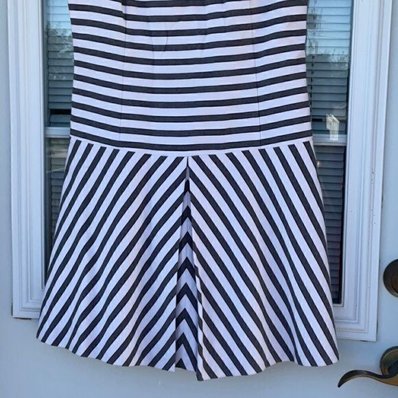 Take 50% OFF- Theory Women's Sleeveless Mini Striped Dress, Size-6 - Picture 3 of 7